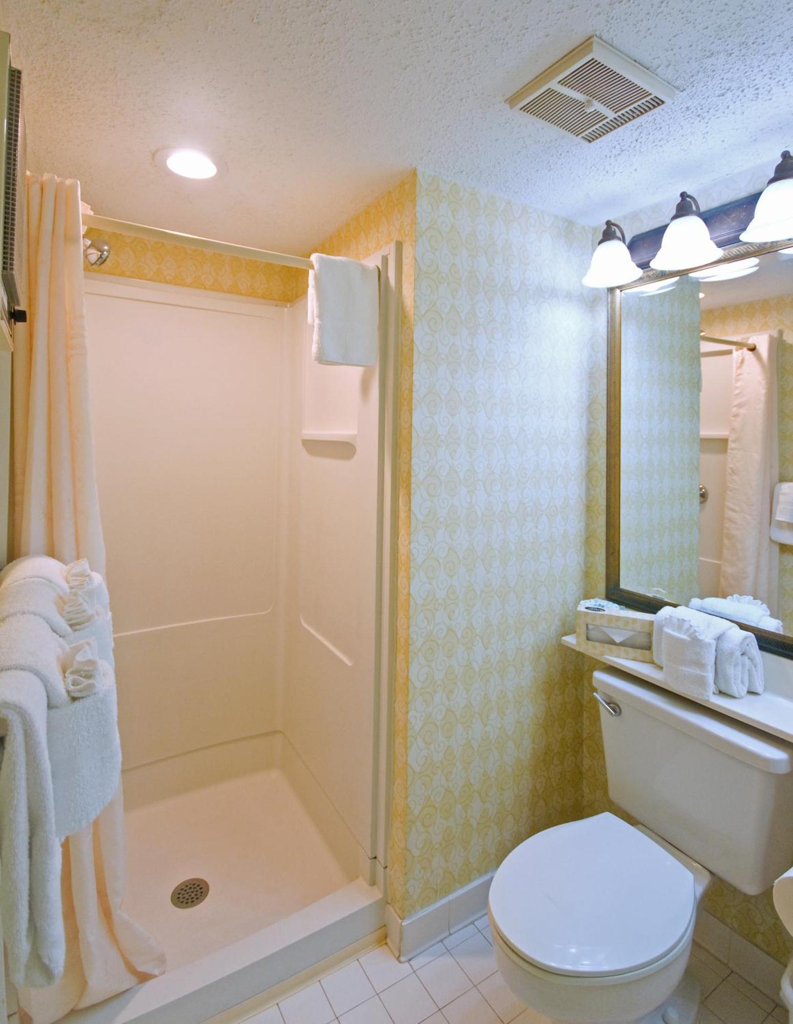 Oceanfront Deluxe One Bedroom King Condo