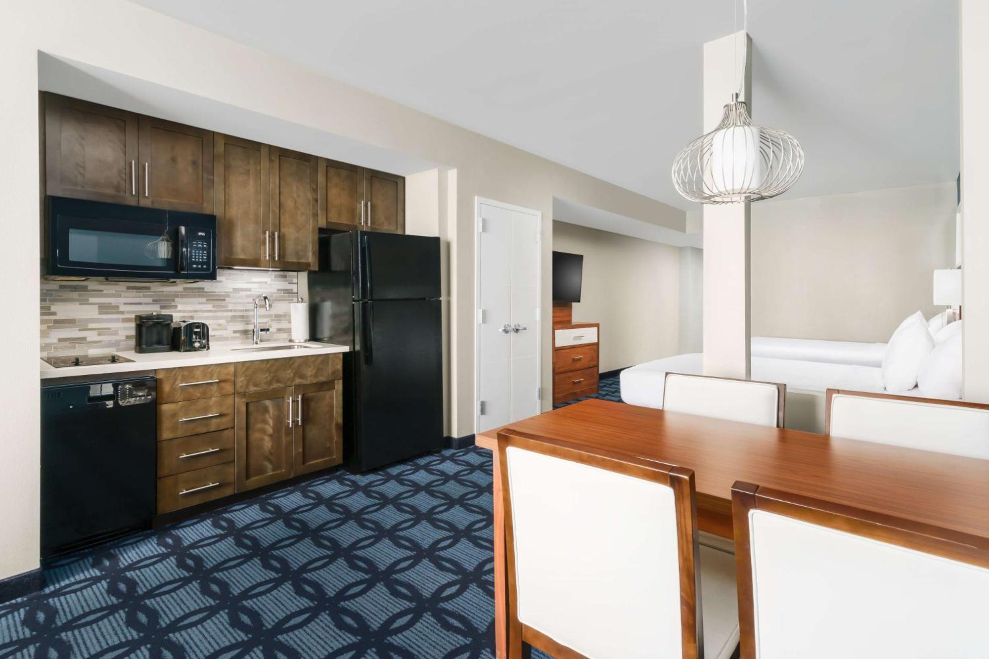 Queen Room with Ocean View - Hearing Accessible/Non-Smoking