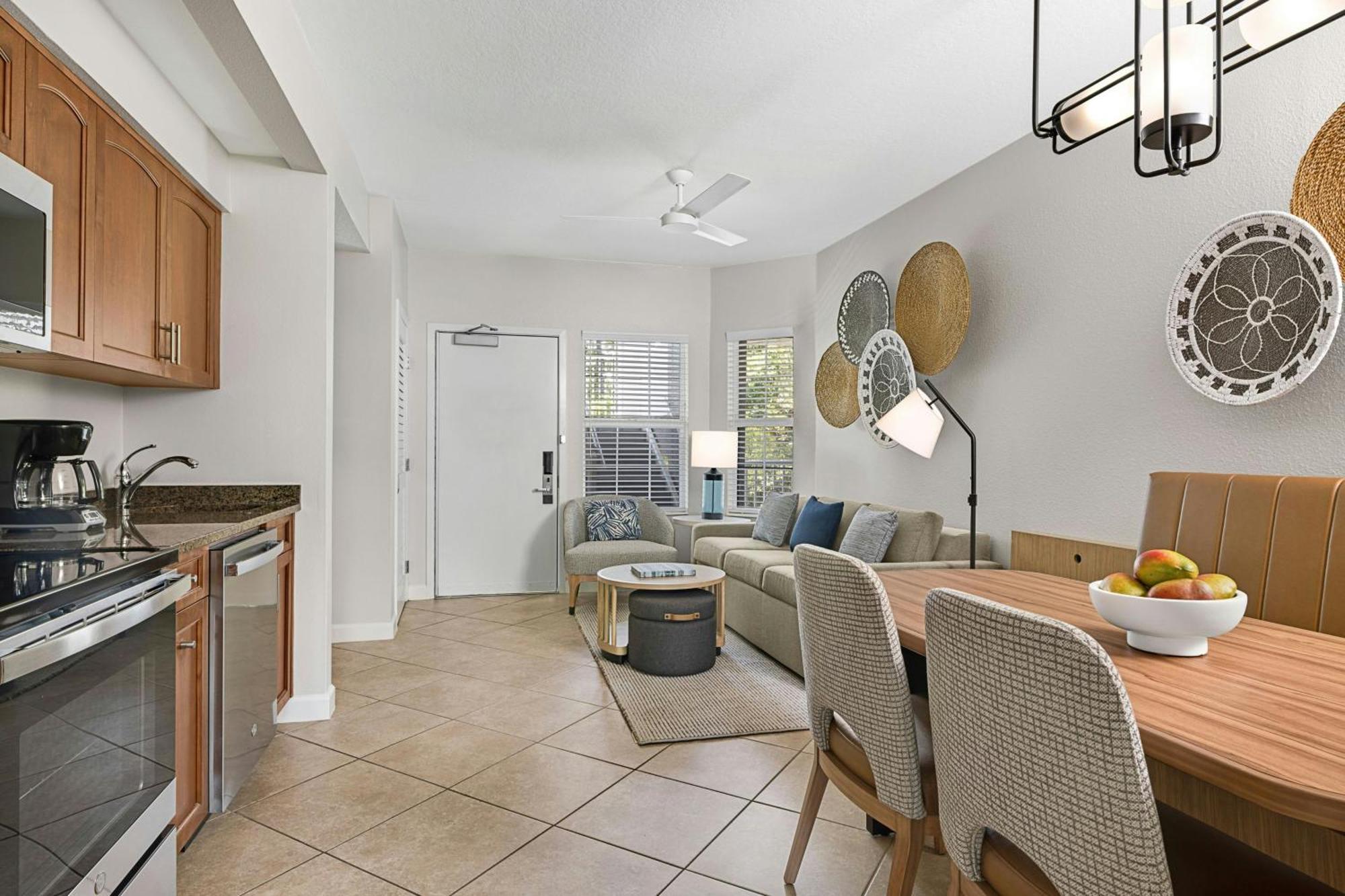 1 Bedroom Suite, 1 Queen, Sofa bed,1643143095:JPEG
