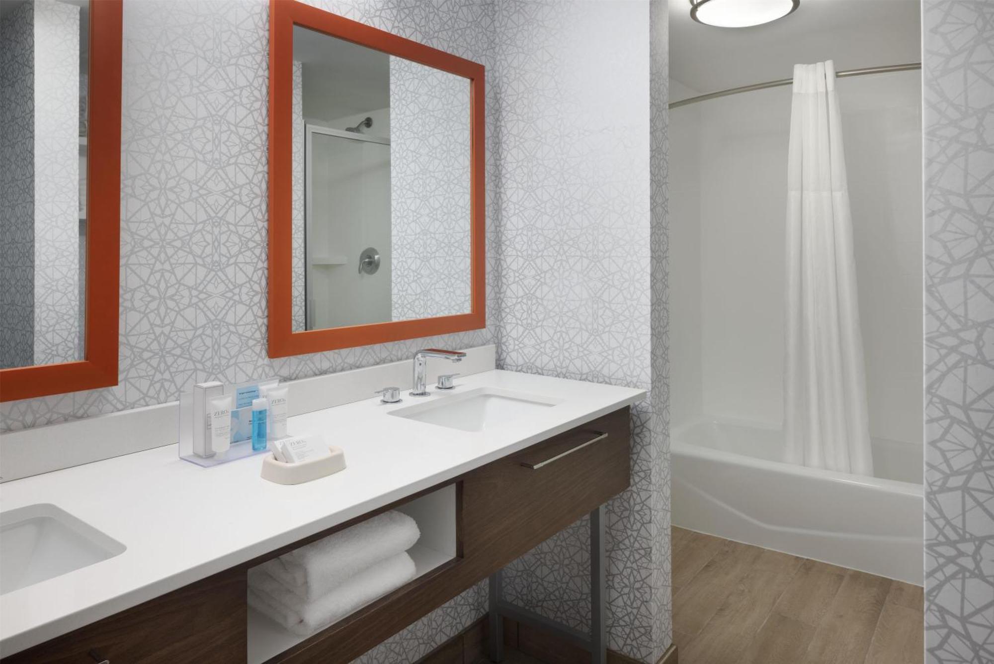 1 King 1 Bedroom Suite Oceanfront w or Kitchen,1758313212:JPEG