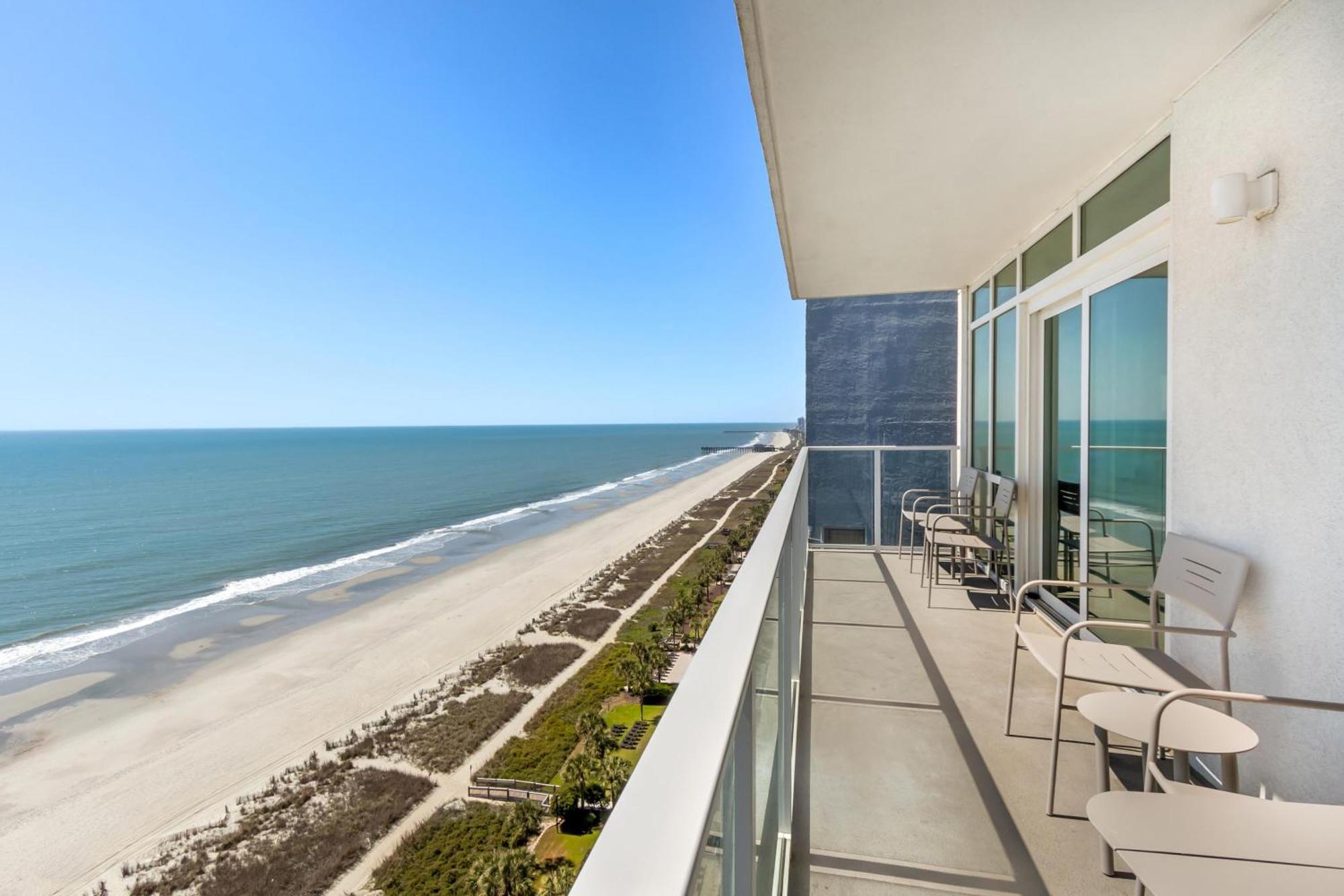 Three-Bedroom Oceanfront Suite with One King Bed, Three Queen Beds and Roll-In Shower - Mobility Access