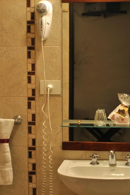 Queen Suite with Two Queen Separated Beds and Two Bathrooms - Non-Smoking