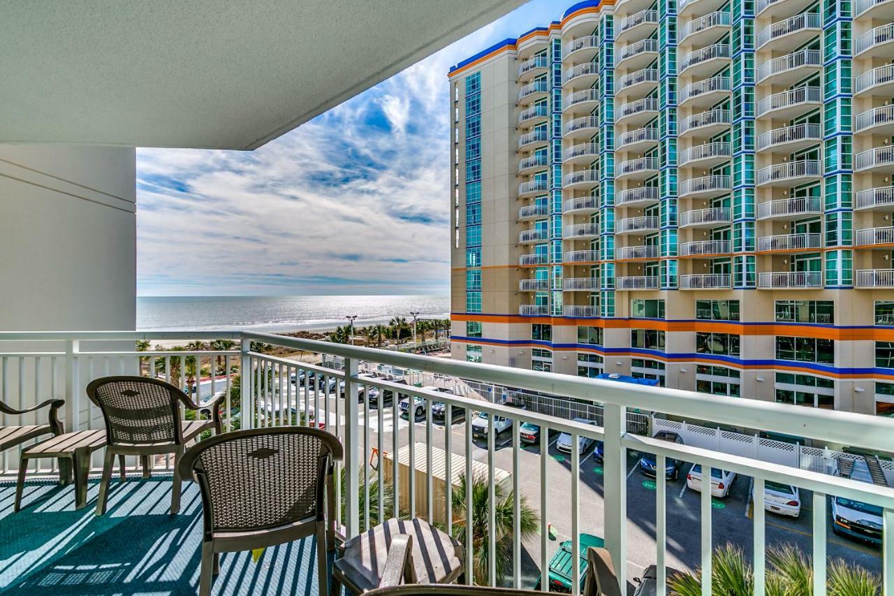 Angle Ocean Front Three-Bedroom Suite with Partial View