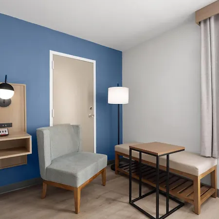 La Quinta Inn & Suites By Wyndham Myrtle Beach-2